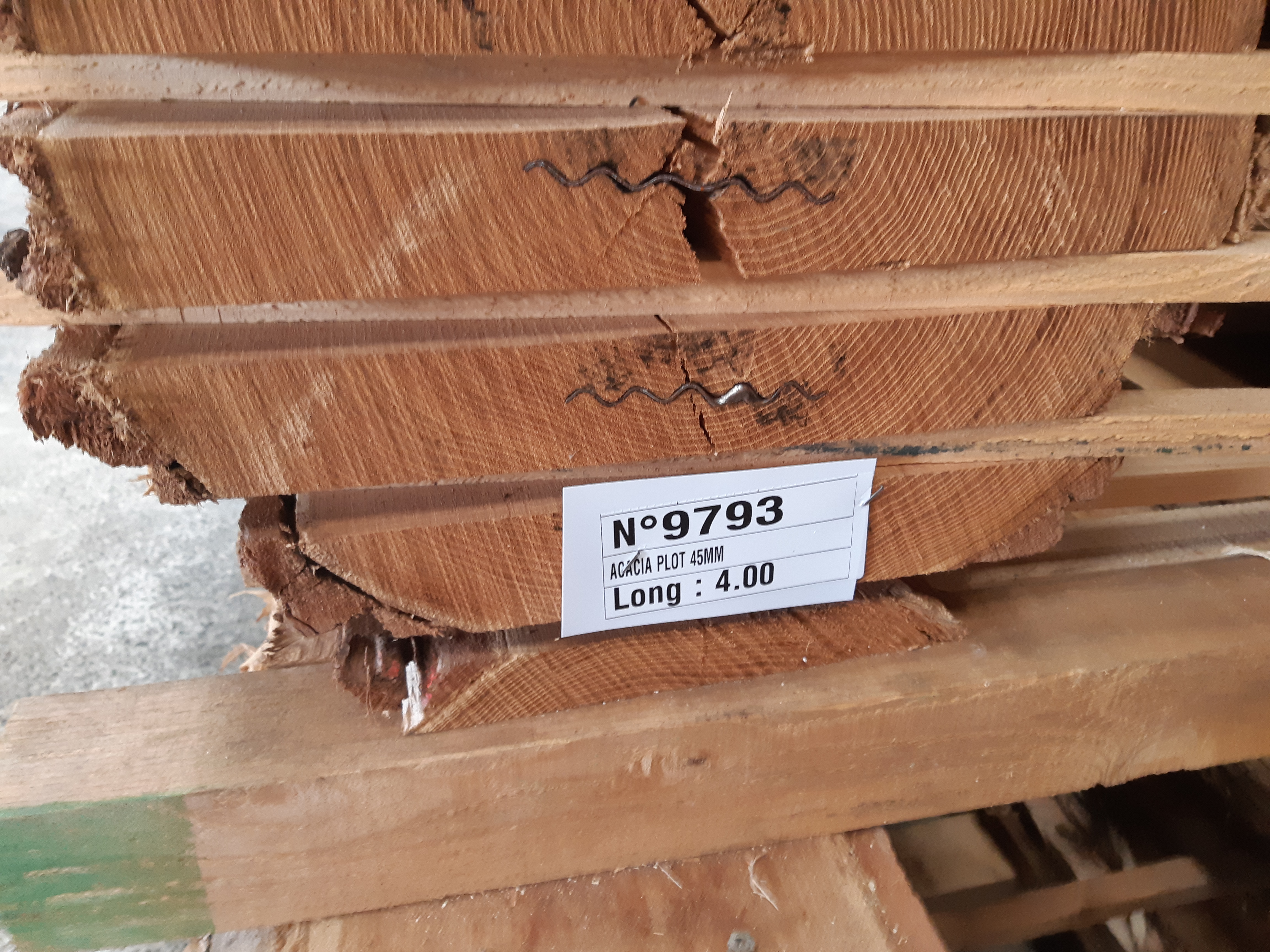 Bois brut acacia